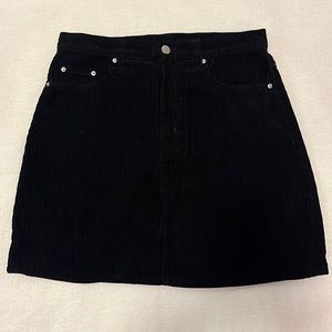 Divided‎ winter skirt